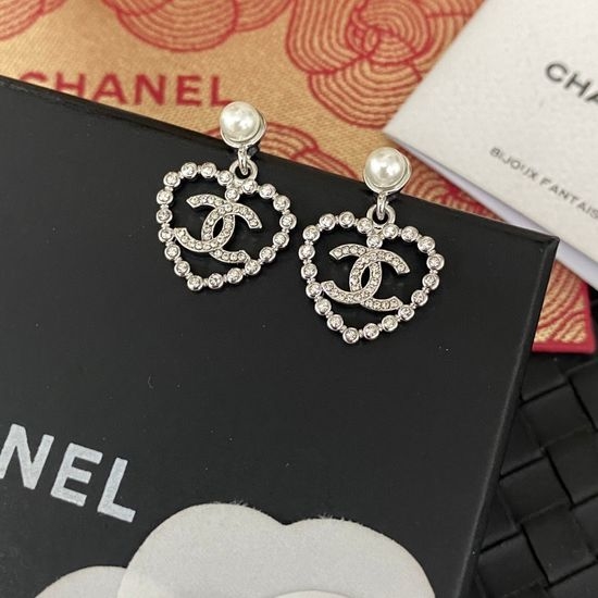 Gucci Hollow Heart Pearl Dangle Earrings