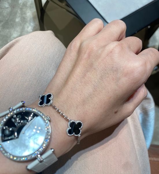 Van Cleef & Arpels VCA Onyx Five Flower Chain Bracelet