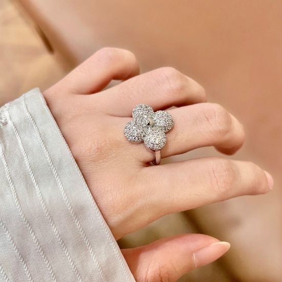 Louis Vuitton LV Rhinestone Inlaid Fashion Ring