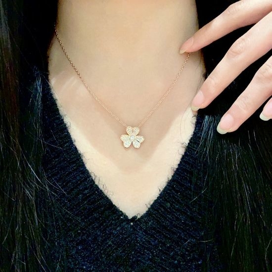 Van Cleef & Arpels VCA Classic Floral Pendant Necklace