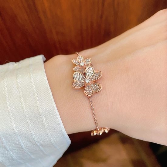 Van Cleef & Arpels VCA Elegant Floral Motif Bracelet