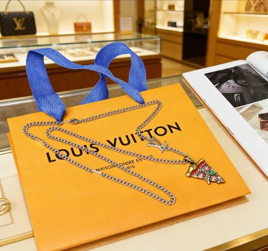 Louis Vuitton LV Pizza Shape Pendant For Daily Wear