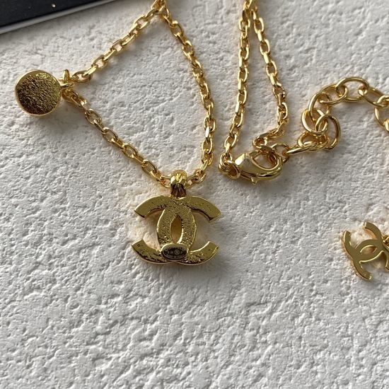 Chanel Quilted Diamond Vintage Classic Pendant Necklace