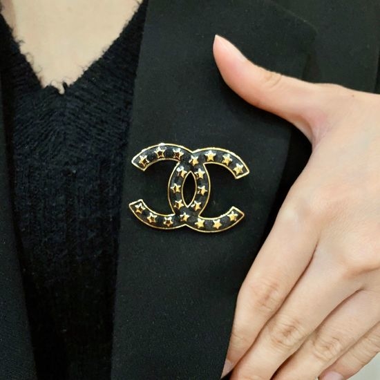 Chanel Classic Versatile Brooch for Daily Wear