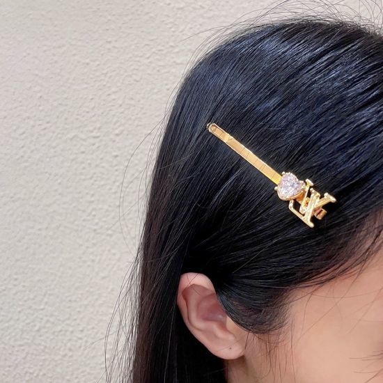 Louis Vuitton LV Delicate Pearl Rhinestone Hair Clip