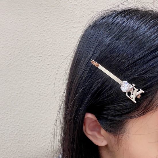Louis Vuitton LV Elegant Pearl Rhinestone Hair Clip