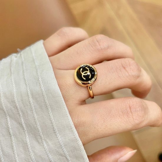 Chanel Minimalist Stackable Finger Ring