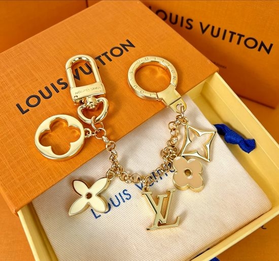 Louis Vuitton LV Elegant Beige Bag Accessory Chain