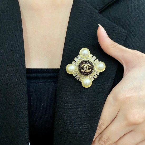 Chanel Versatile Elegant Brooch Multi-purpose Accessory