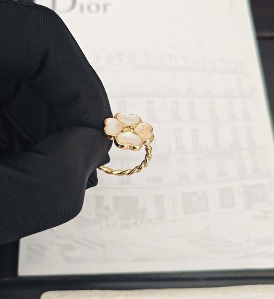 Christian Dior CD Shell Flower Design Ring