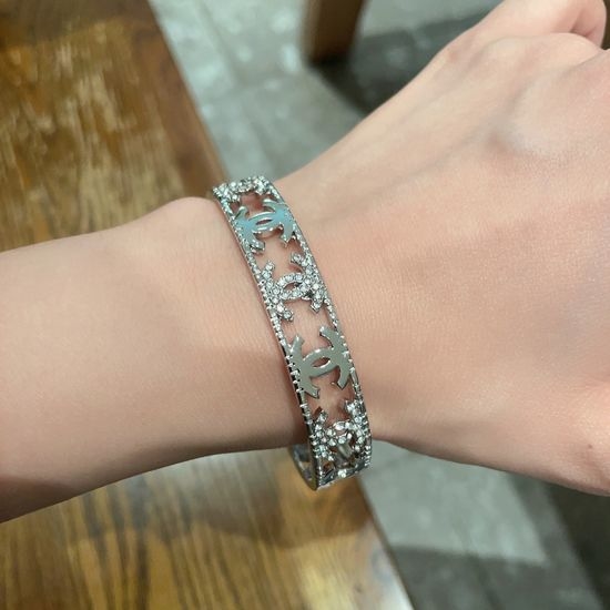 Chanel Luxury Hollow Out Diamond Bracelet