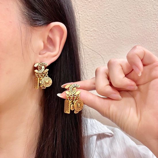 Chanel Elegant Vintage Classic Stud Earrings