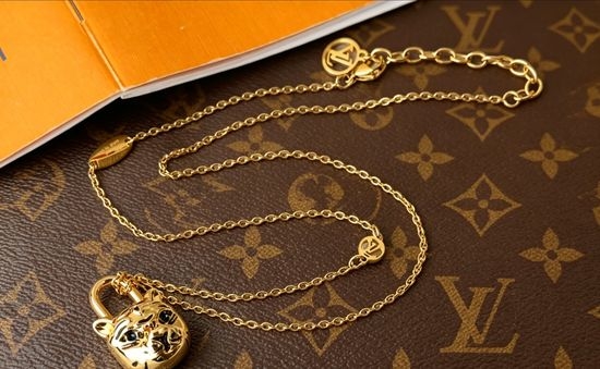 Louis Vuitton LV Tiger Lock Pendant Necklace With Exquisite Craft