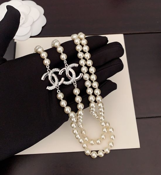 Chanel White Gold Letter Pearl Sweater Chain