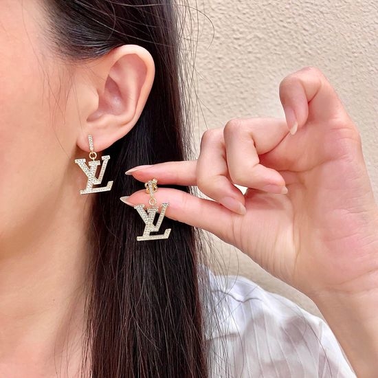 Louis Vuitton LV Vintage Style Exquisite Stud Earrings