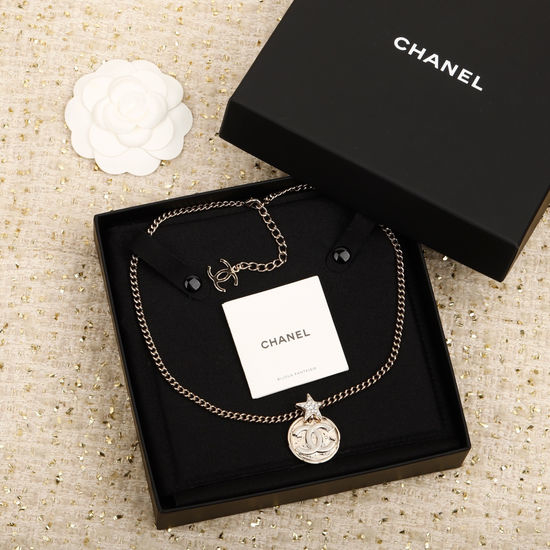 Chanel Delicate Rhinestone Pendant Necklace Exquisite Craft