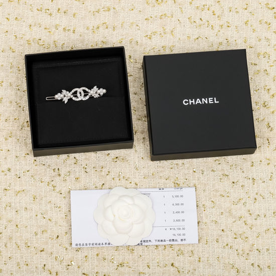 Chanel Crystal Pearl Hair Clip Elegant Accessory