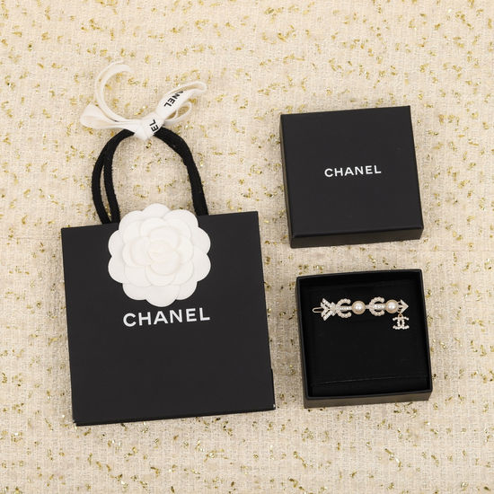 Chanel Classic Double Letter Hair Clip Elegant Hair Accessory