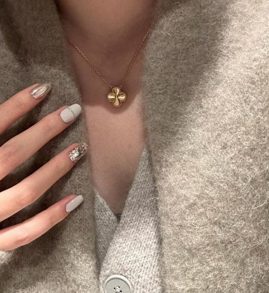 Van Cleef & Arpels VCA Classic Four Leaf Clover Pendant Necklace