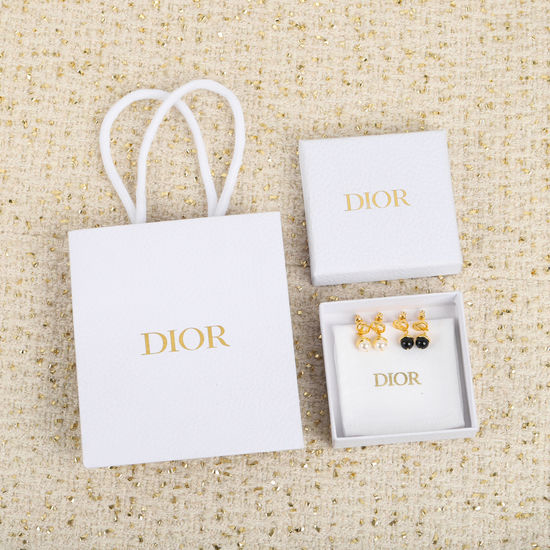 Christian Dior CD Pearl Classic Versatile Small Stud Earrings