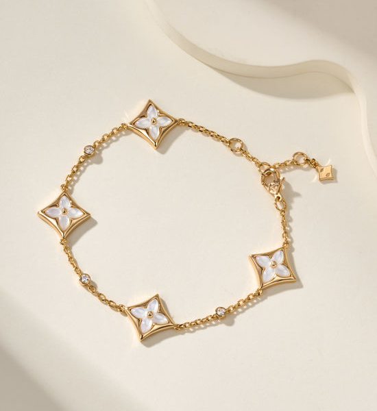 Van Cleef & Arpels VCA Crafted Clover Shaped Jewelry