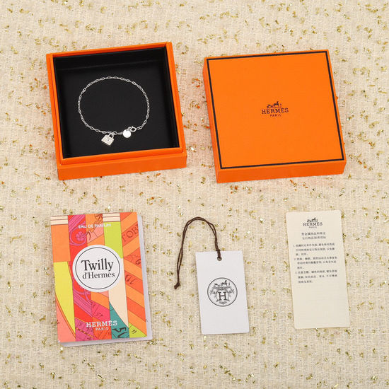 Hermes Solid Pendant Bracelet Fine Craftsmanship