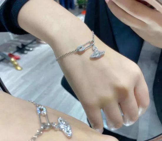 Vivienne Westhood Elegant Classic Bracelet