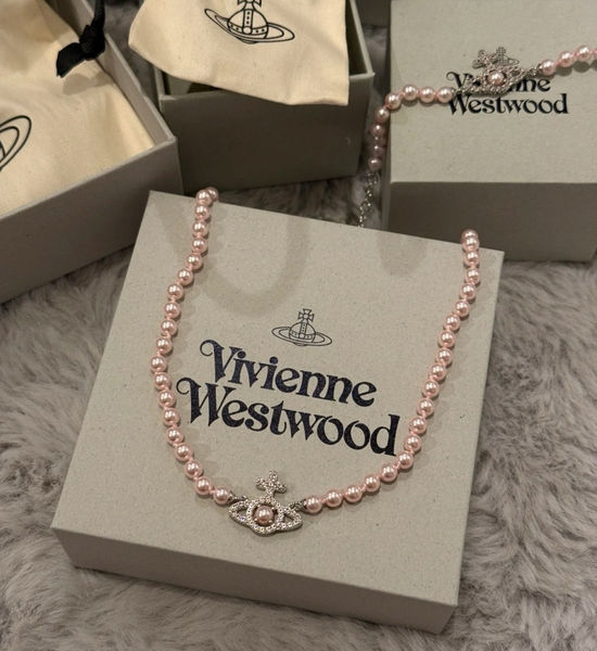 Vivienne Westhood Classic Pearl Necklace with Lustrous Finish