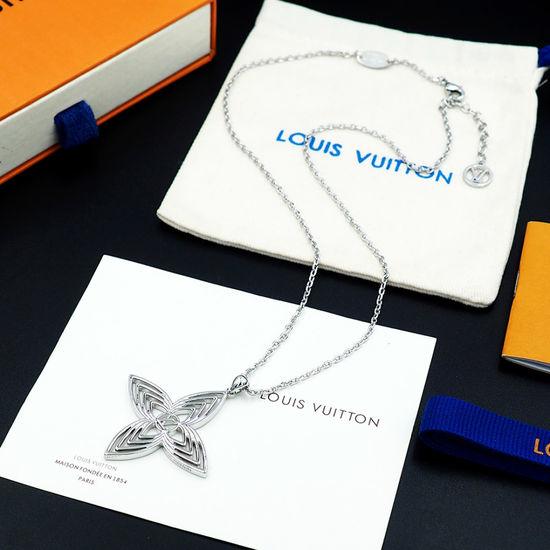 Louis Vuitton LV Twisted Knot Pointed Floral Necklace