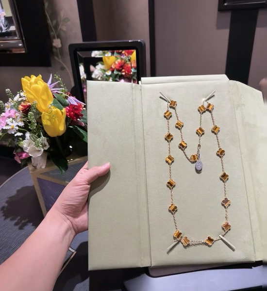 Van Cleef & Arpels VCA Tiger s Eye Clover Pendant Necklace