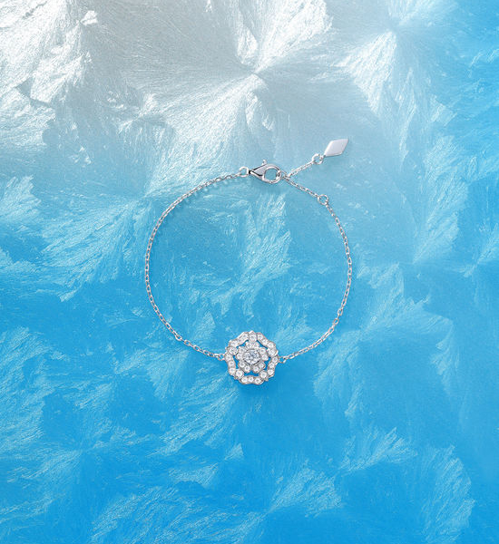 Chanel Camellia Bracelet Exquisite Craft Jewelry
