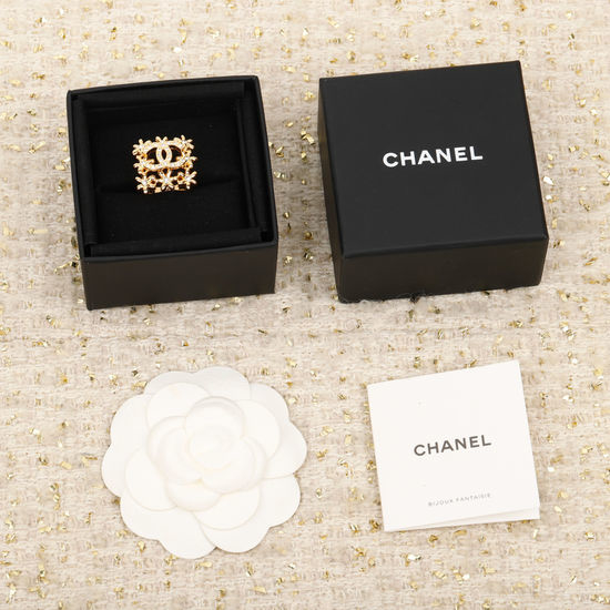 Chanel Exquisite Double C Flower Ring in Gold