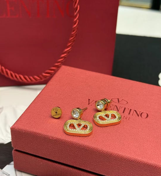 Valentino Delicate Classic Diamond Pendant Necklace