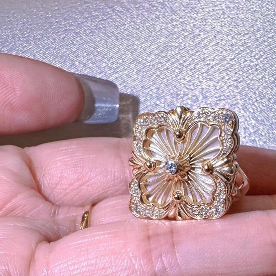 Buccellati Mother of Pearl Diamond Ring