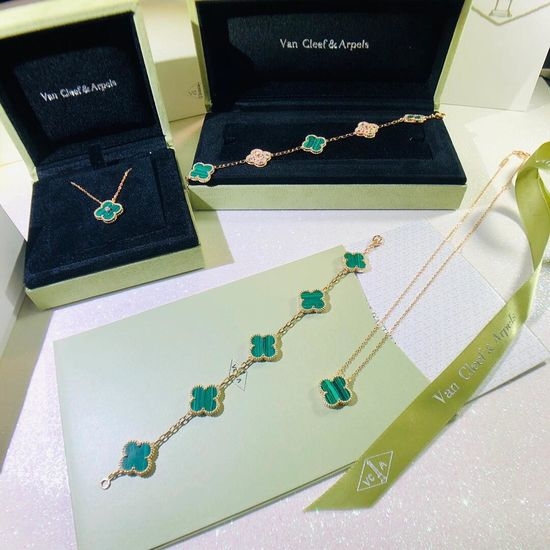 Van Cleef & Arpels VCA Malachite Clover Five Flower Bracelet