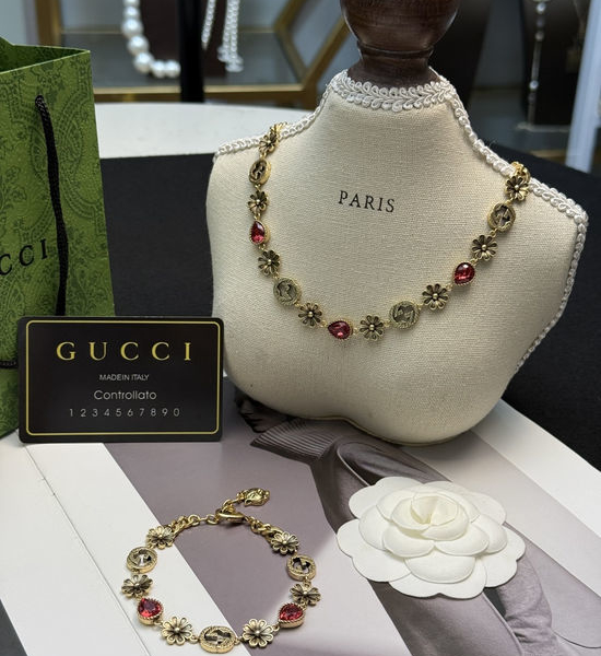Gucci Rhinestone Bracelet Necklace Jewelry Set