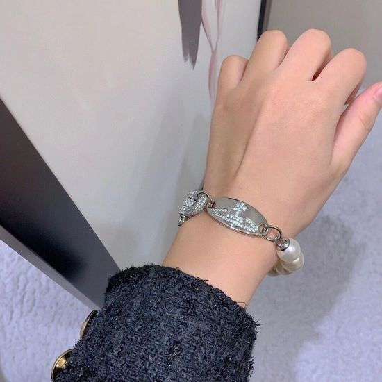 Vivienne Westhood Pearl Saturn Design Bracelet