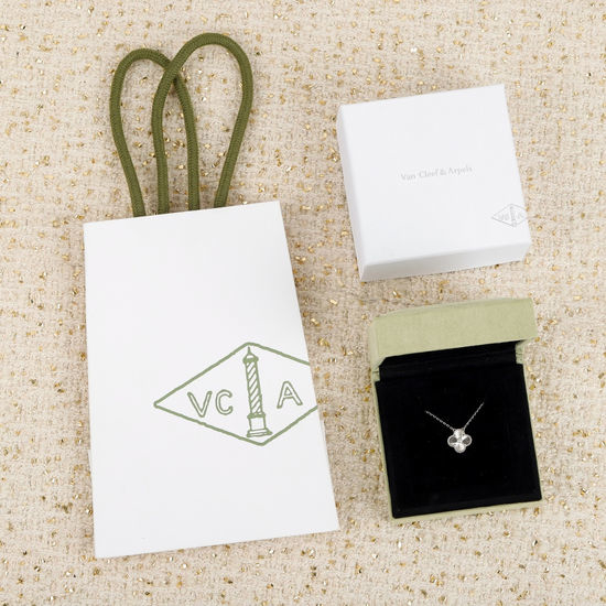 Van Cleef & Arpels VCA Exquisite Four Leaf Clover Pendant Necklace