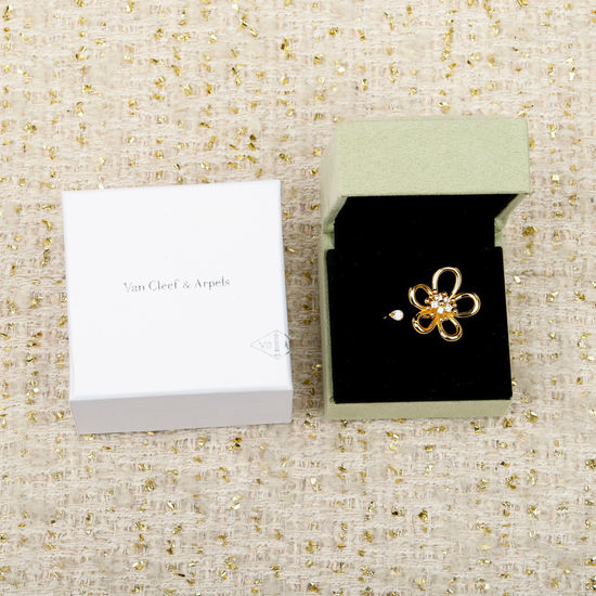 Van Cleef & Arpels VCA Floral Lace Inlaid Diamond Elegant Ring