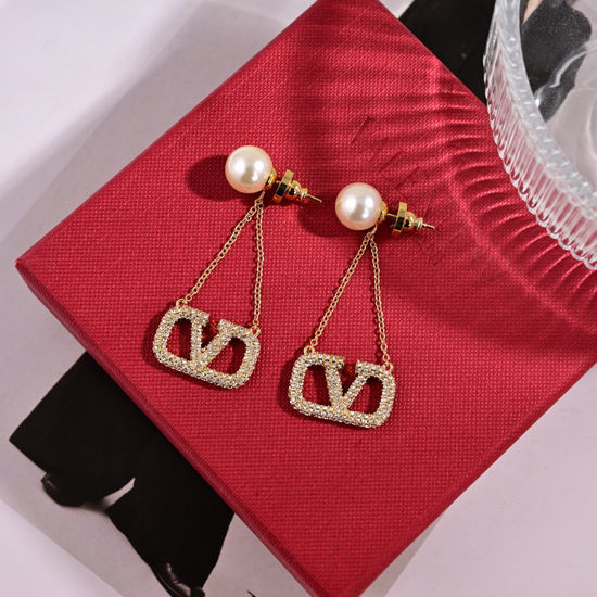 Valentino Simple Versatile Fashion Stud Earrings