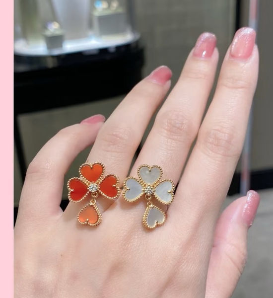 Van Cleef & Arpels VCA Mother of Pearl Heart Ring