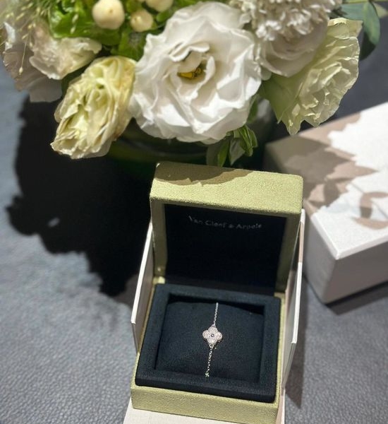 Van Cleef & Arpels VCA Full Diamond Clover Bracelet
