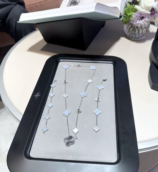 Van Cleef & Arpels VCA Detachable Clover Sweater Chain