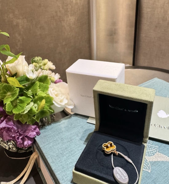 Van Cleef & Arpels VCA Tiger s Eye Clover Diamond Ring