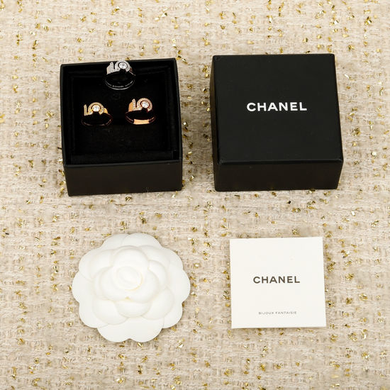 Chanel Classic Diamond Inlaid Ring Exquisite Craft