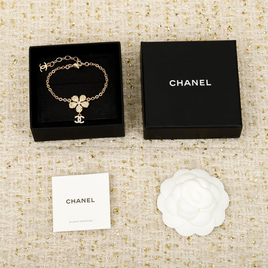 Chanel Vintage Camellia Pendant Bracelet Classic