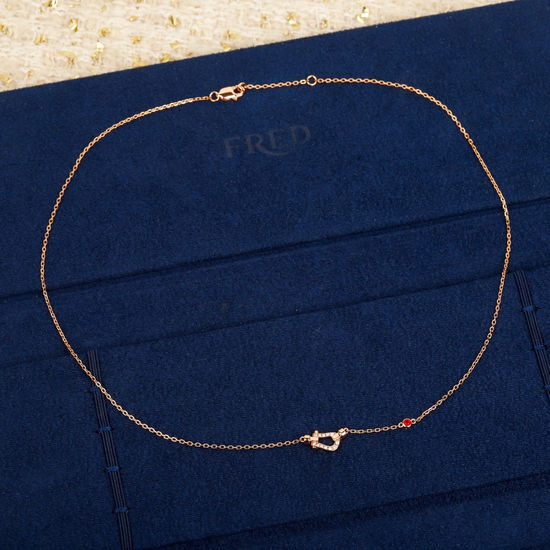 Fred Horseshoe Pendant Necklace