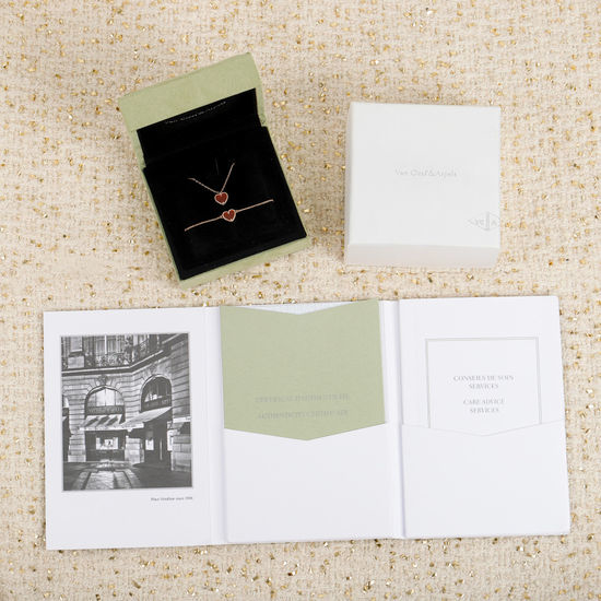 Van Cleef & Arpels VCA Delicate Heart Shape Pendant Necklace