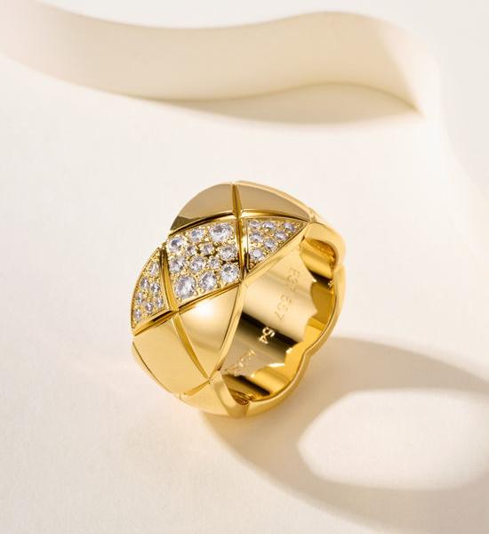 Chanel Quilted Pattern Inlaid Diamond Ring Classic Style