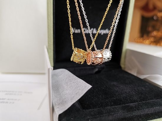Van Cleef & Arpels VCA Kaleidoscope Rhinestone Clover Pendant Necklace